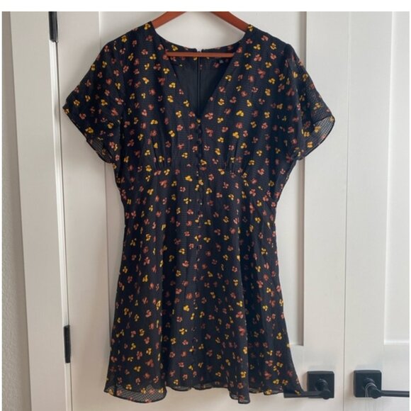 Madewell Petite Silk Button-Front Swing Dress in Feline Floral - Picture 5 of 5